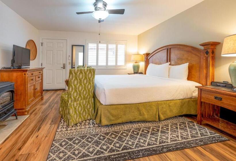 Отель The Inn On Pine