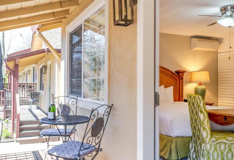 Отель The Inn On Pine