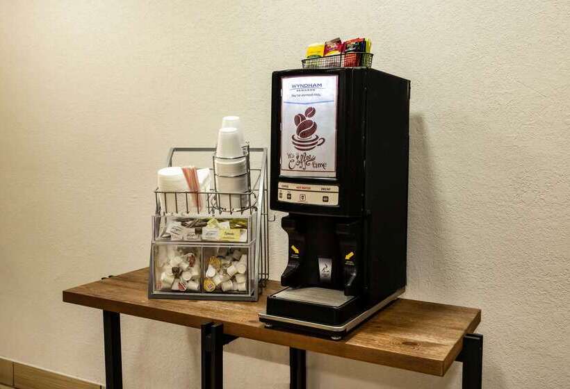 هتل Travelodge By Wyndham Fort Wayne North