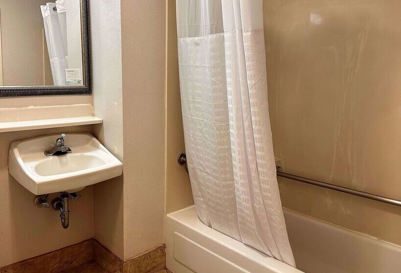 هتل Travelodge By Wyndham Fort Wayne North