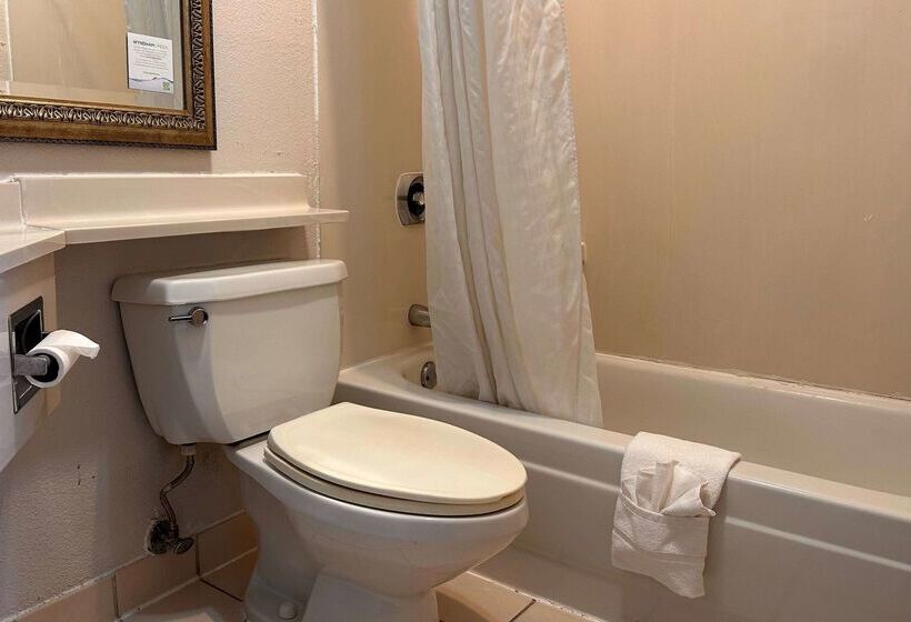 هتل Travelodge By Wyndham Fort Wayne North