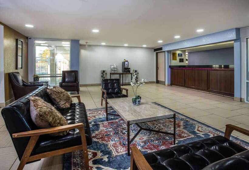 בית מלון כפרי Travelodge By Wyndham Fort Wayne North