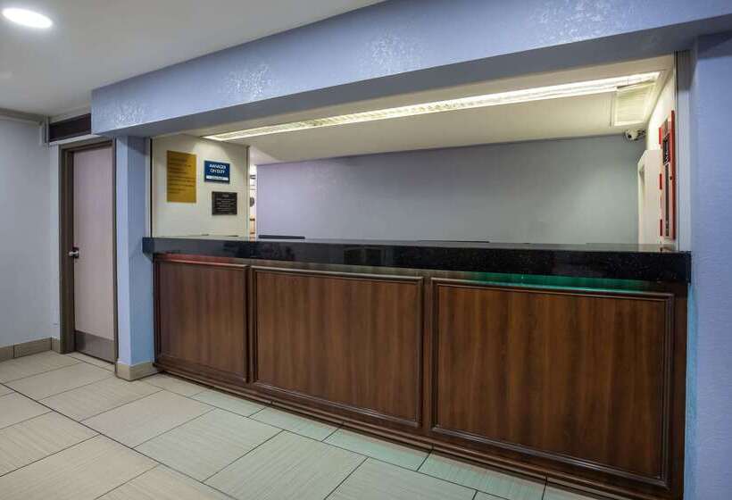 هتل Travelodge By Wyndham Fort Wayne North