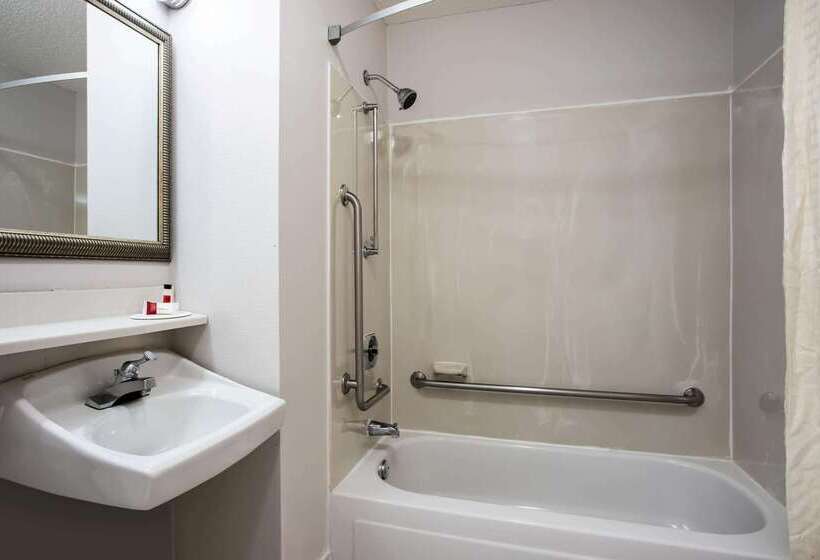 هتل Travelodge By Wyndham Fort Wayne North