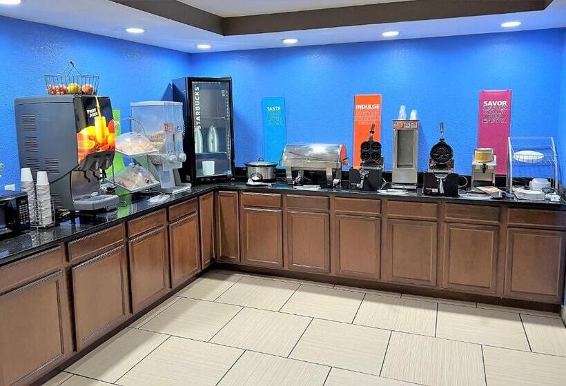 هتل Travelodge By Wyndham Fort Wayne North