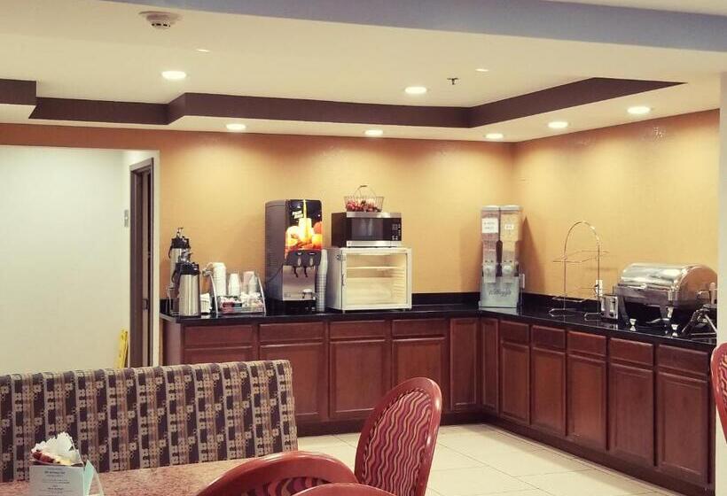 هتل Travelodge By Wyndham Fort Wayne North