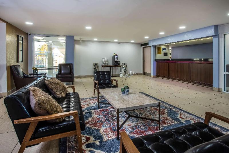 هتل Travelodge By Wyndham Fort Wayne North