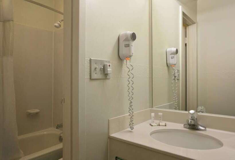 Отель Travelodge By Wyndham Lansing Il