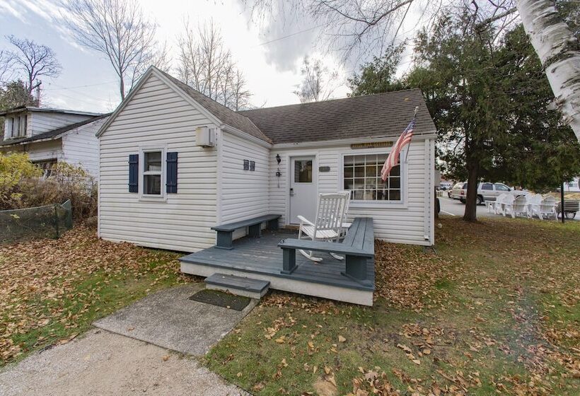 فندق على الطريق Edgewater Resort