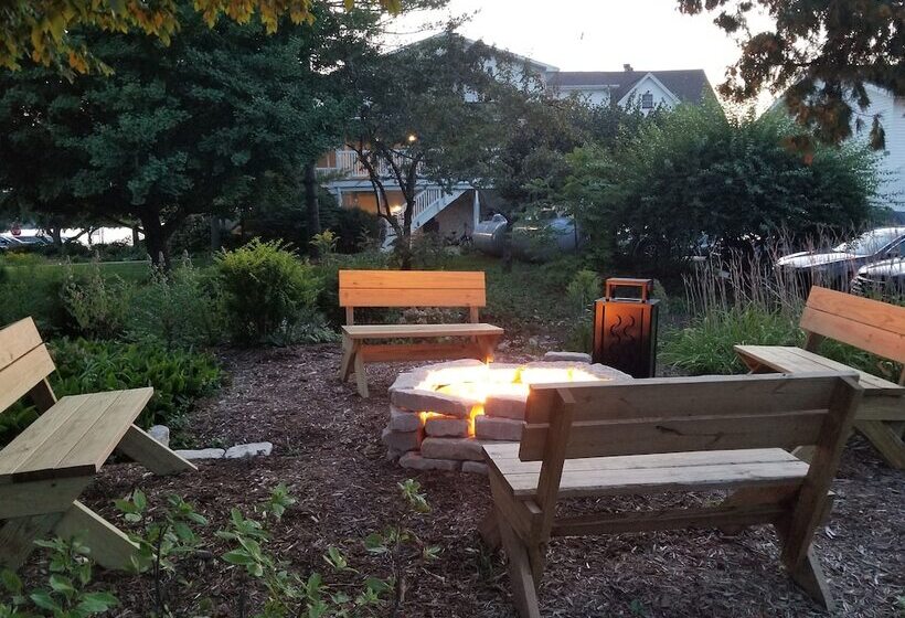 فندق على الطريق Edgewater Resort