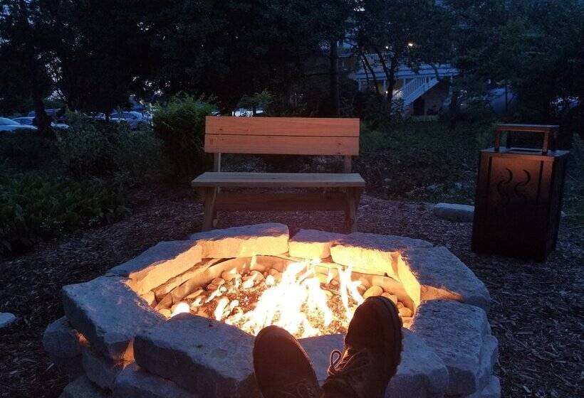 فندق على الطريق Edgewater Resort