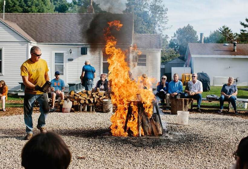 فندق على الطريق Edgewater Resort