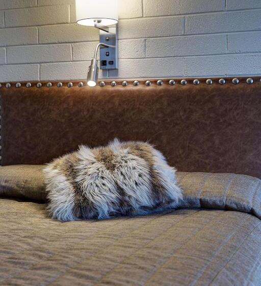 汽车旅馆  El Rancho