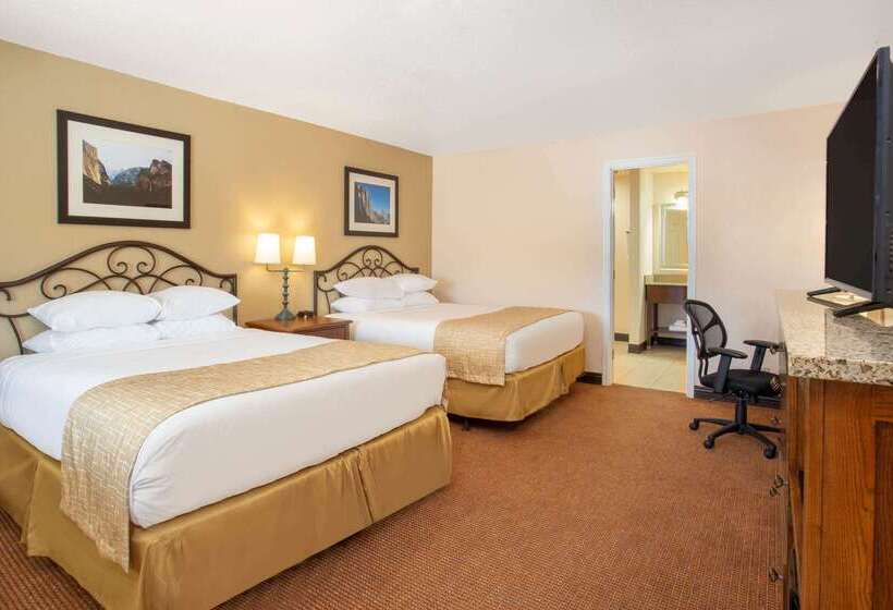 منتجع Travelodge By Wyndham Hawthorne