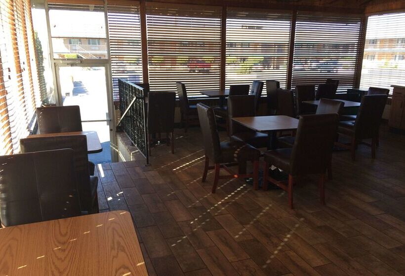 אתר נופש Travelodge By Wyndham Hawthorne