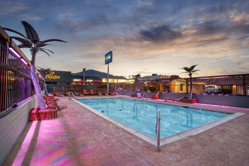 منتجع Travelodge By Wyndham Hawthorne