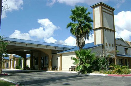 Summit Inn Hotel & Suites