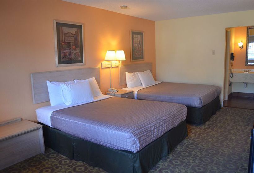 Summit Inn Hotel & Suites