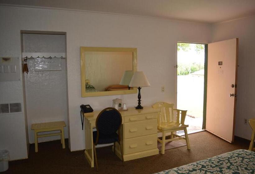 The Evergreen Motel In Kansas