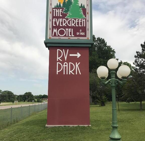 The Evergreen Motel In Kansas
