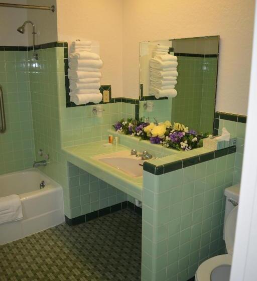 The Evergreen Motel In Kansas