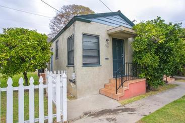 هتل Orange Tree Cottages Downtown