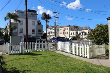 هتل Orange Tree Cottages Downtown