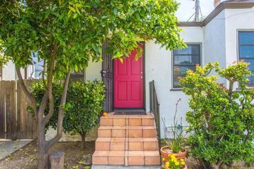 هتل Orange Tree Cottages Downtown