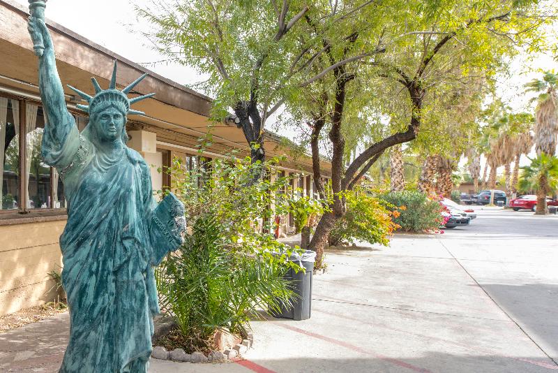 مُتل Las Vegas Oasis