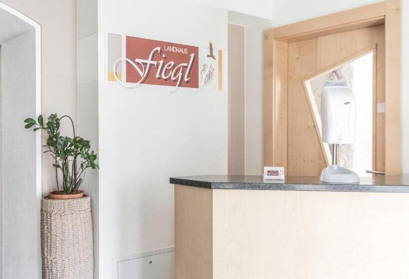 پانسیون Landhaus Fiegl