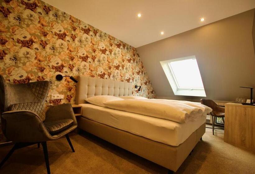 ペンション Warsberger Weinhof   Hotel & Weinwirtschaft