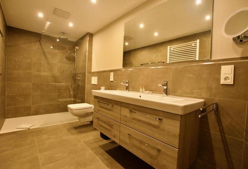 ペンション Warsberger Weinhof   Hotel & Weinwirtschaft