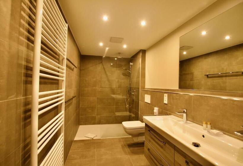 ペンション Warsberger Weinhof   Hotel & Weinwirtschaft