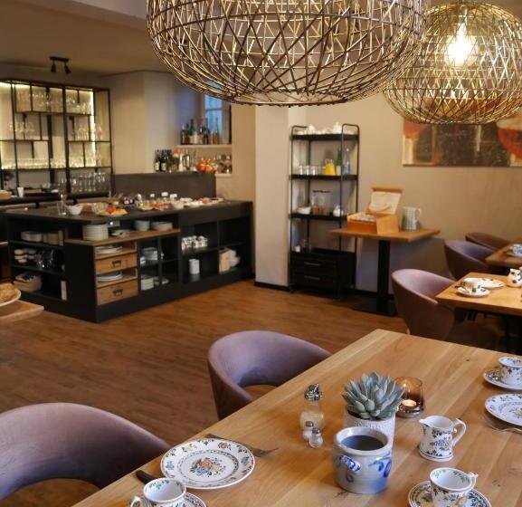 ペンション Warsberger Weinhof   Hotel & Weinwirtschaft