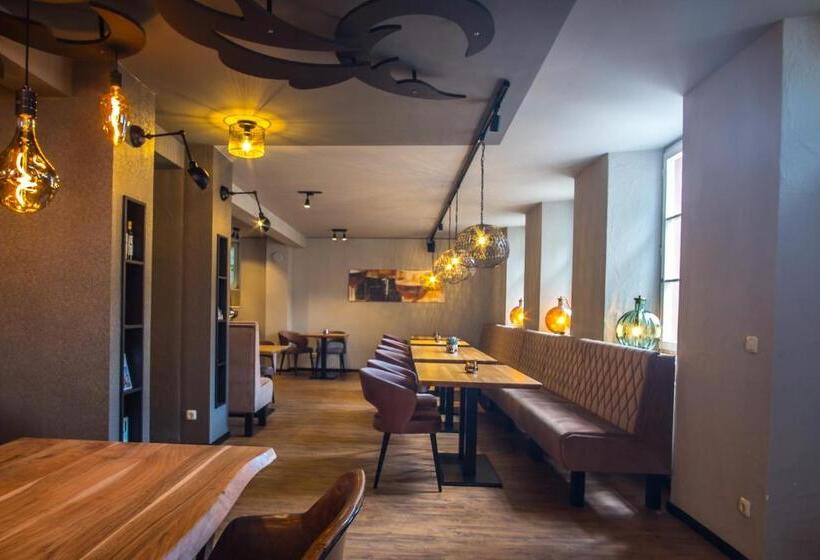 ペンション Warsberger Weinhof   Hotel & Weinwirtschaft