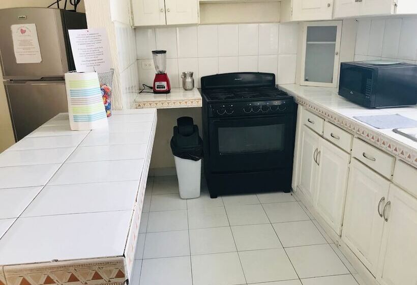 Casa Bugambilias Cancun   Hostel