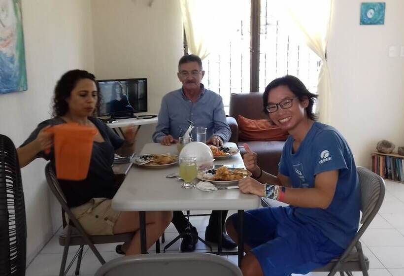 Casa Bugambilias Cancun   Hostel