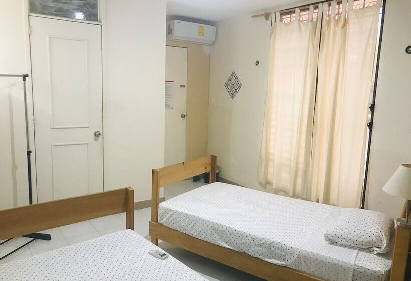 Casa Bugambilias Cancun   Hostel