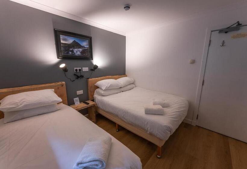 Общежитие Roam West