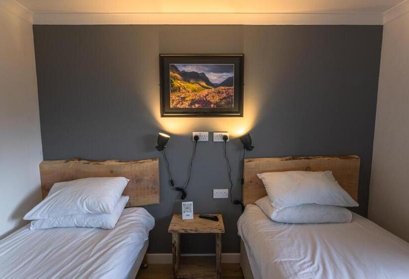 Общежитие Roam West