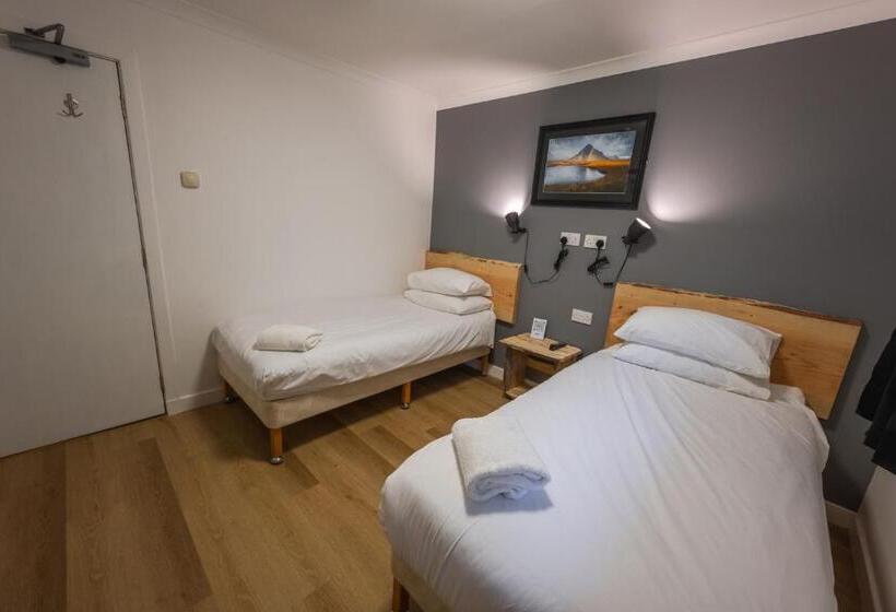 Общежитие Roam West