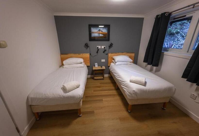 Общежитие Roam West