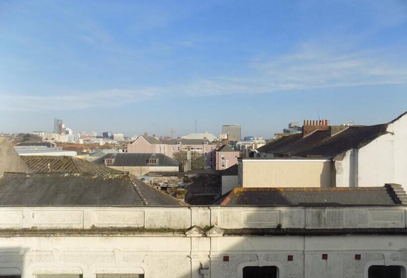 مبيت وإفطار City Stop