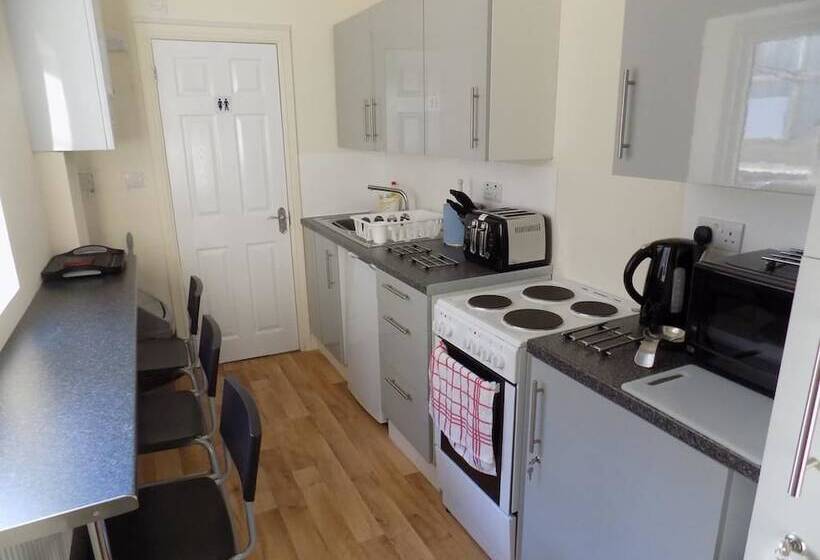 مبيت وإفطار City Stop