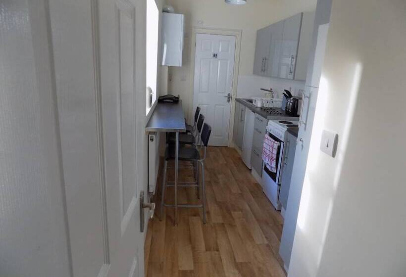 مبيت وإفطار City Stop