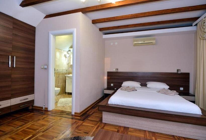 تختخواب و صبحانه Garni Hotel Kaća