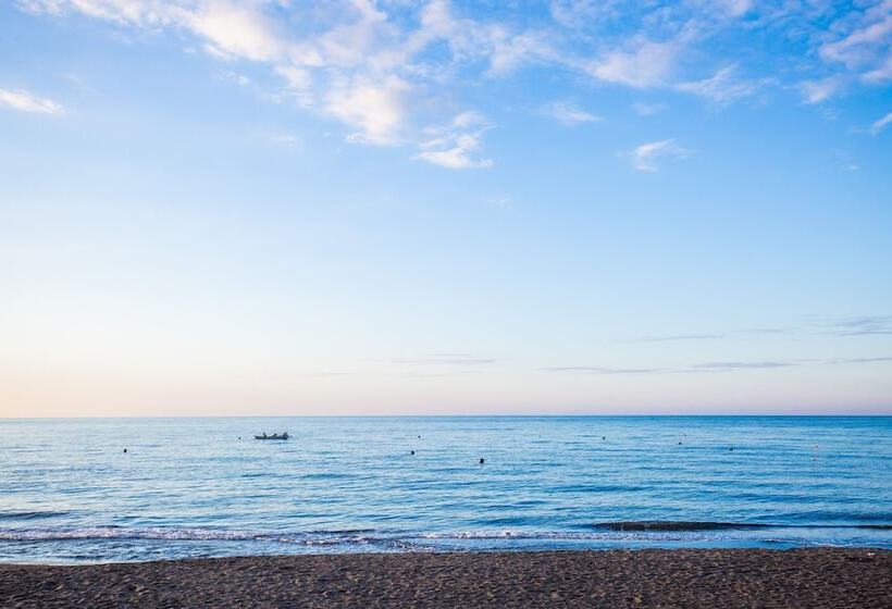 مبيت وإفطار Nalika Beach Resort & Restaurant Adults Only