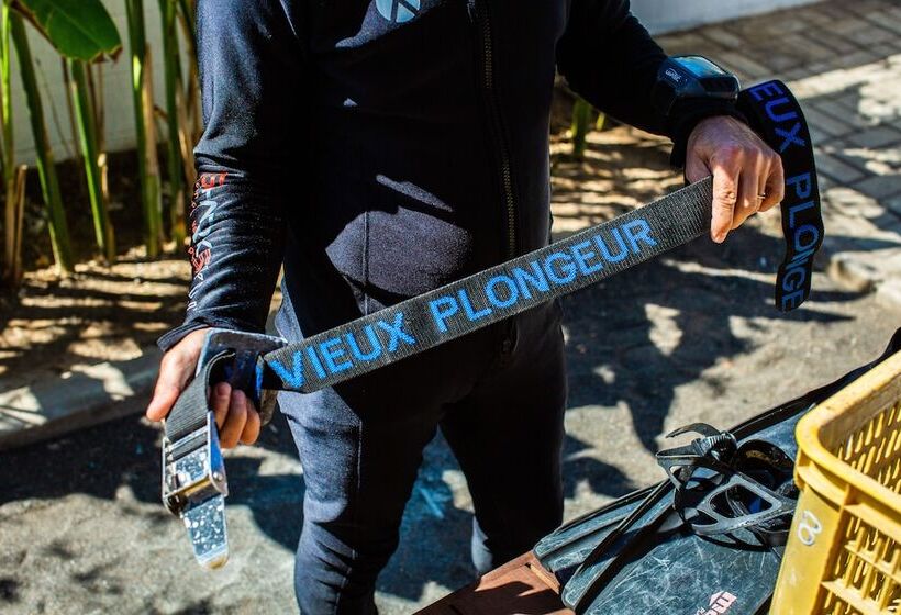 مبيت وإفطار Nalika Beach Resort & Restaurant   Adults Only