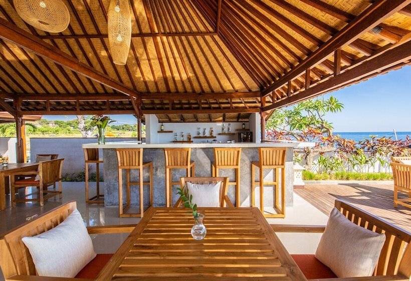 مبيت وإفطار Nalika Beach Resort & Restaurant   Adults Only