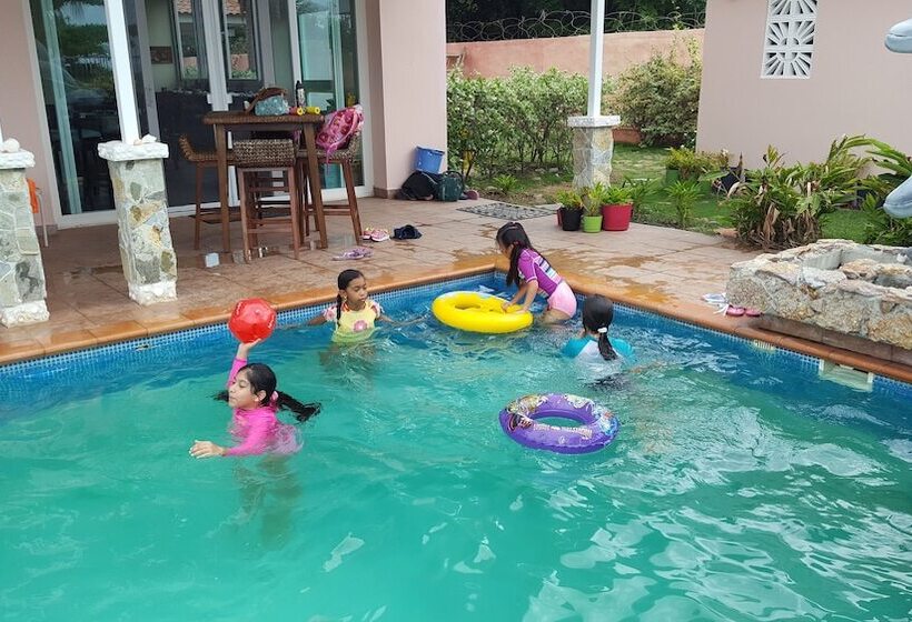 مبيت وإفطار Pink Palace Panama